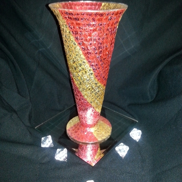 Beautiful heavy duty decorators tall red and gold vase - Picture 1 of 3
